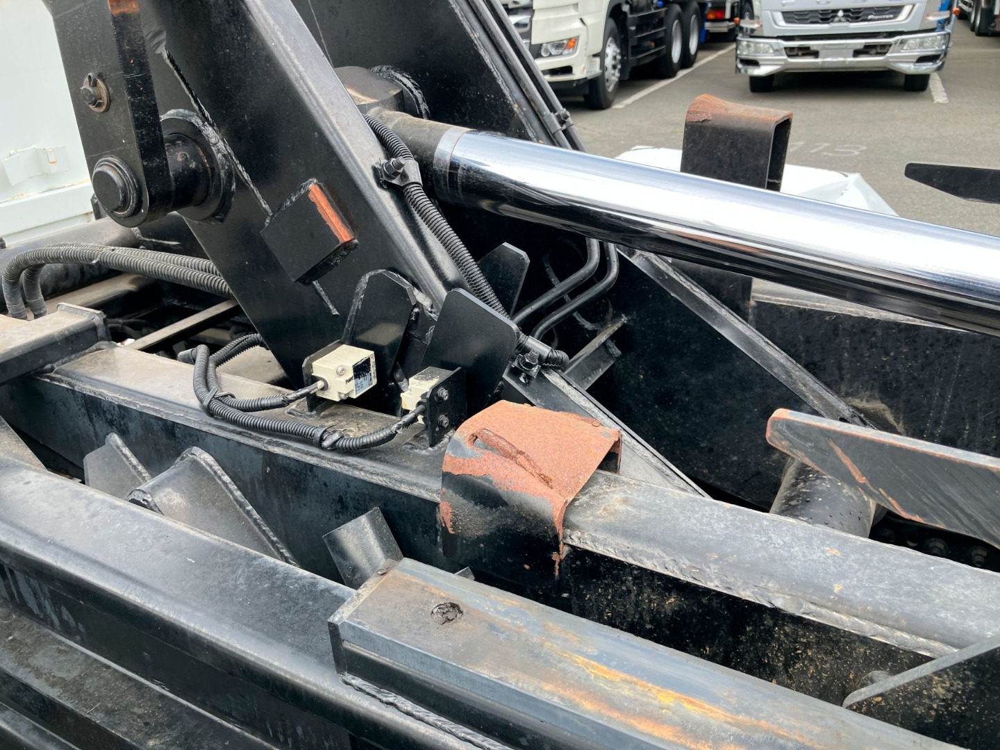 運転席側コンテナガイドが欠損しています。|三菱 ファイター 2KG-FK71F(2WD)の写真39