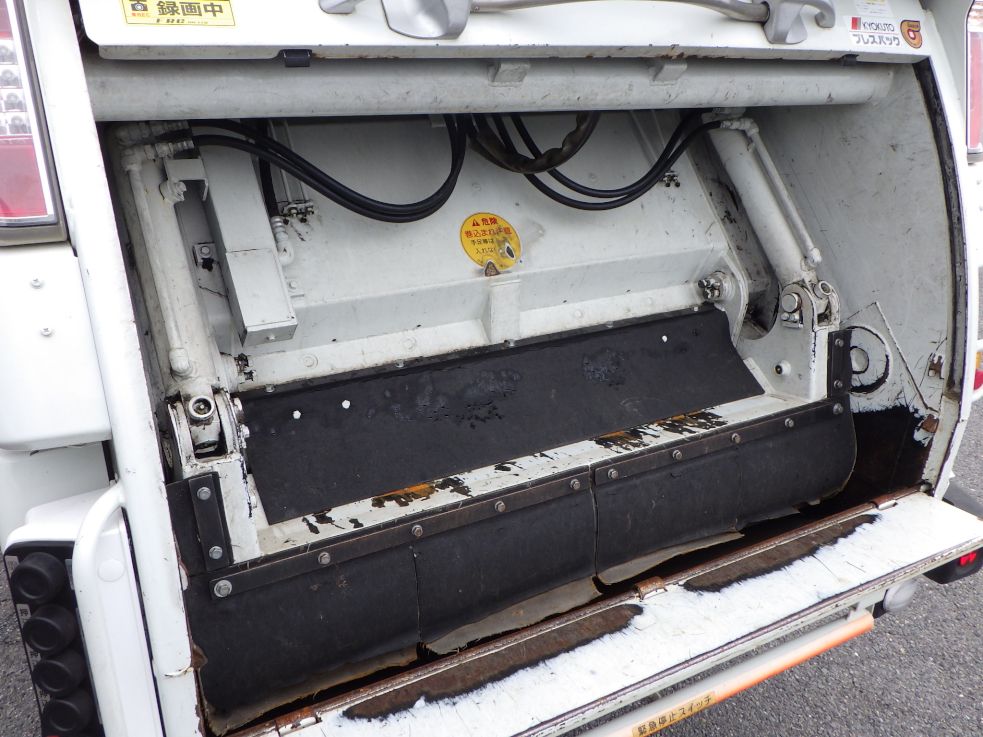 プレス式圧縮板の状態です。|三菱 キャンター 2PG-FEAV0(2WD)の写真13