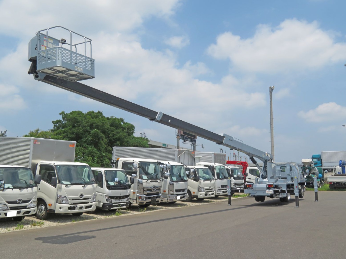 いすゞ エルフ TPG-NKR85N(2WD)の写真4