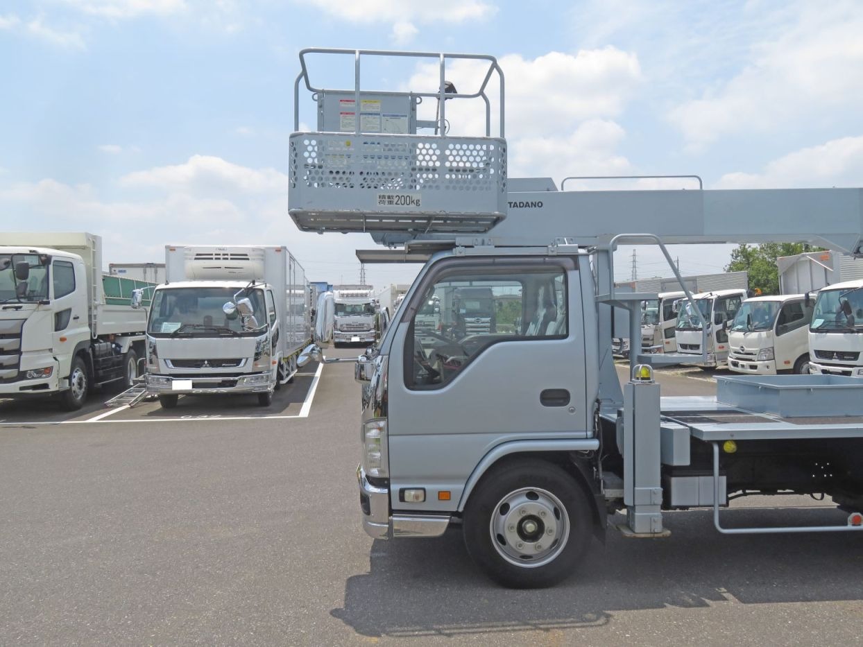 車体前方とバケット前方の状態です。|いすゞ エルフ TPG-NKR85N(2WD)の写真15