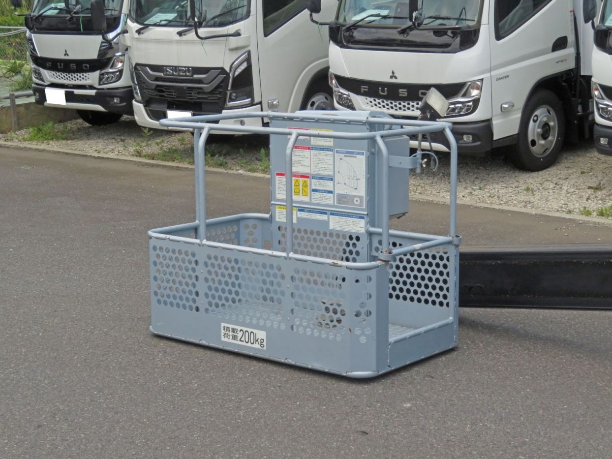 バケットは首振り機能が付いています。|いすゞ エルフ TPG-NKR85N(2WD)の写真18