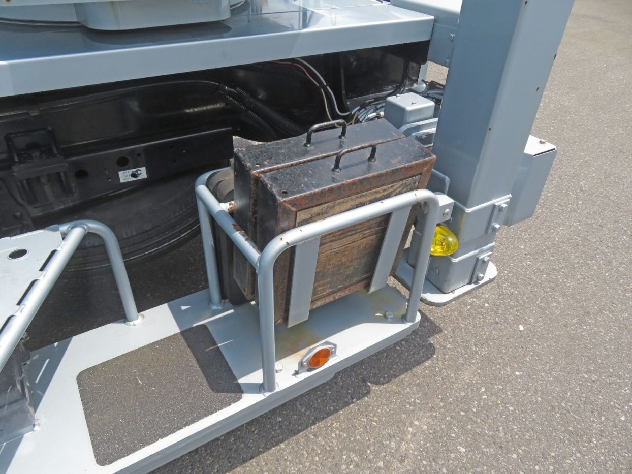 敷板2種類あります。|いすゞ エルフ TPG-NKR85N(2WD)の写真21