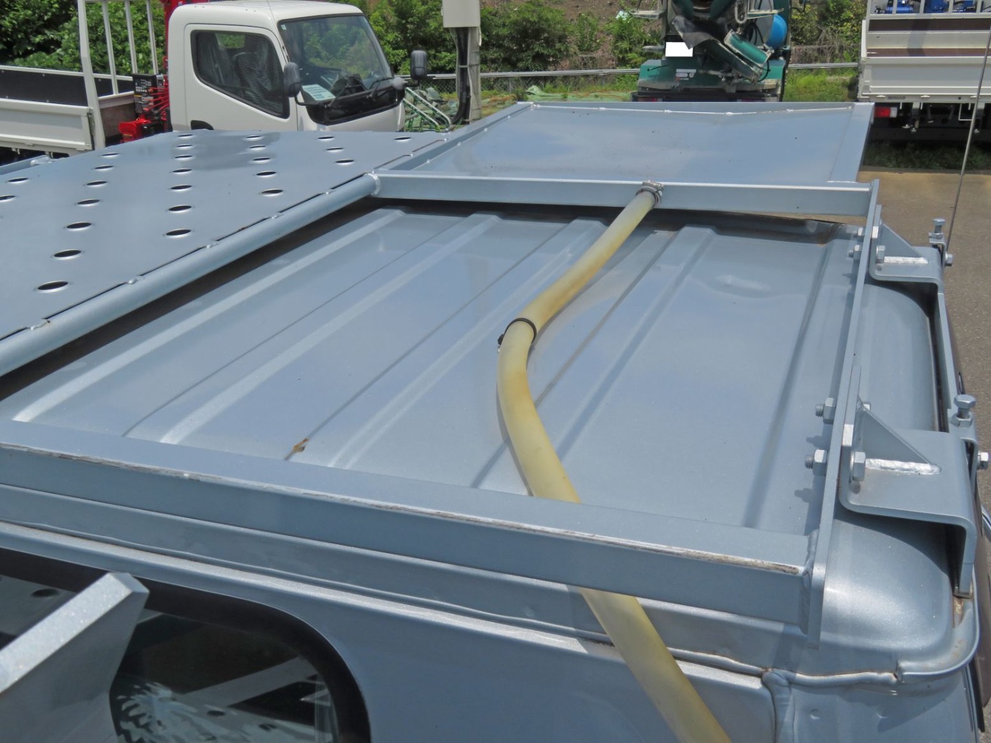 ルーフにヘコミ箇所があります。|いすゞ エルフ TPG-NKR85N(2WD)の写真25