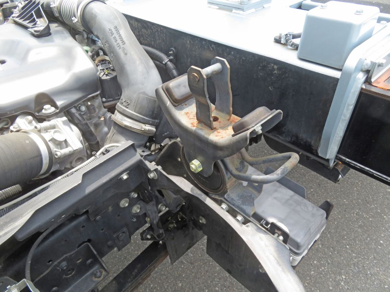 キャブマウントにサビがあります。|いすゞ エルフ TPG-NKR85N(2WD)の写真31