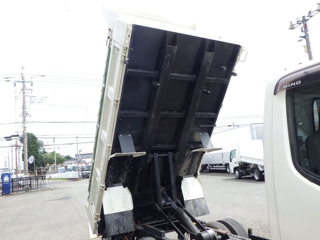 ボディー裏側の状態です。|日野 デュトロ 2DG-XZU675T(4WD)の写真9