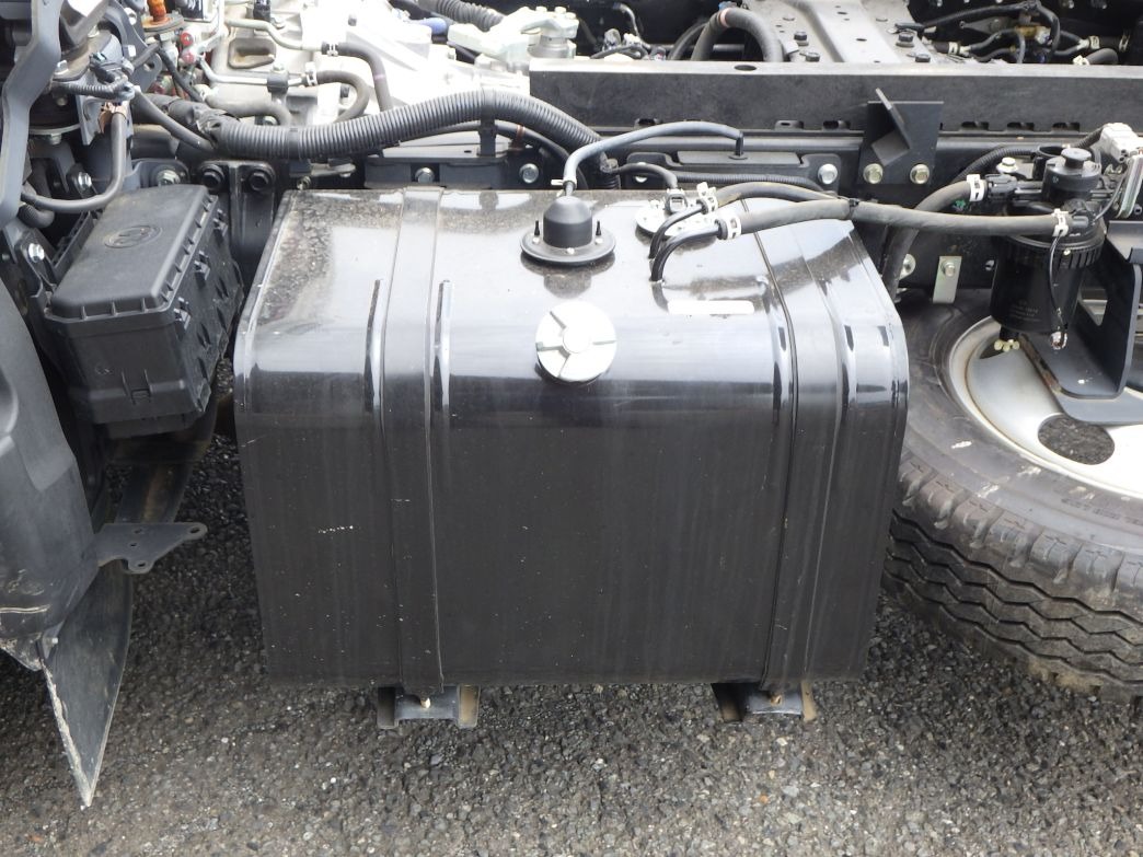 燃料タンクは65Lです。|日野 デュトロ 2DG-XZU675T(4WD)の写真14