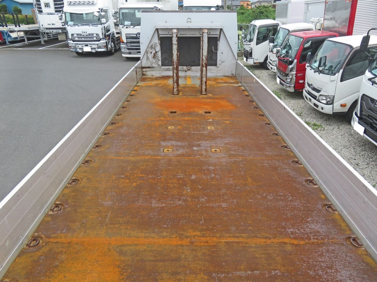 床の状態です。(サビ・キズがあります)※前方側のみスタンション穴が付いています。|日野 レンジャー 2KG-GK2ABAの写真9