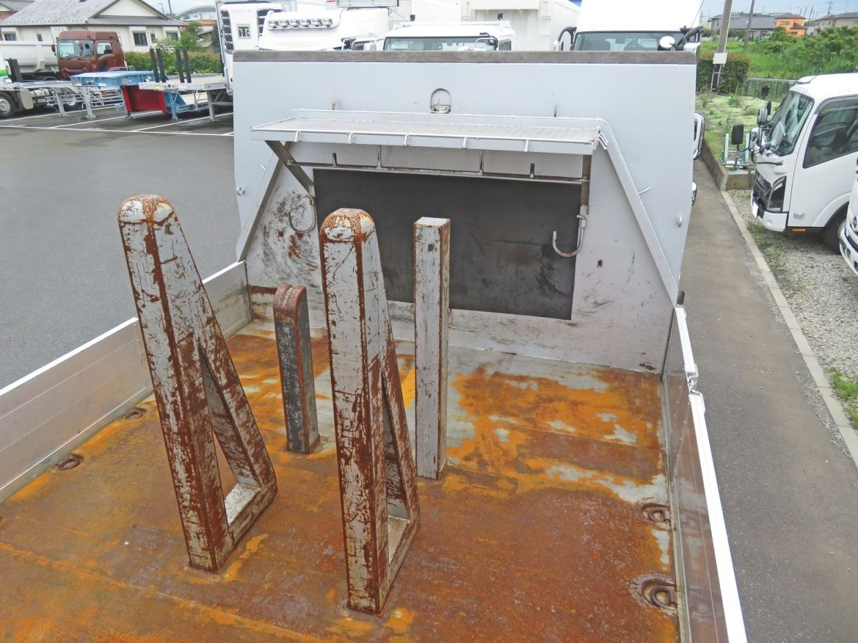 前方の状態です。(スタンションの状態です)※前方にシートデッキと雨どいが付いています。|日野 レンジャー 2KG-GK2ABAの写真10