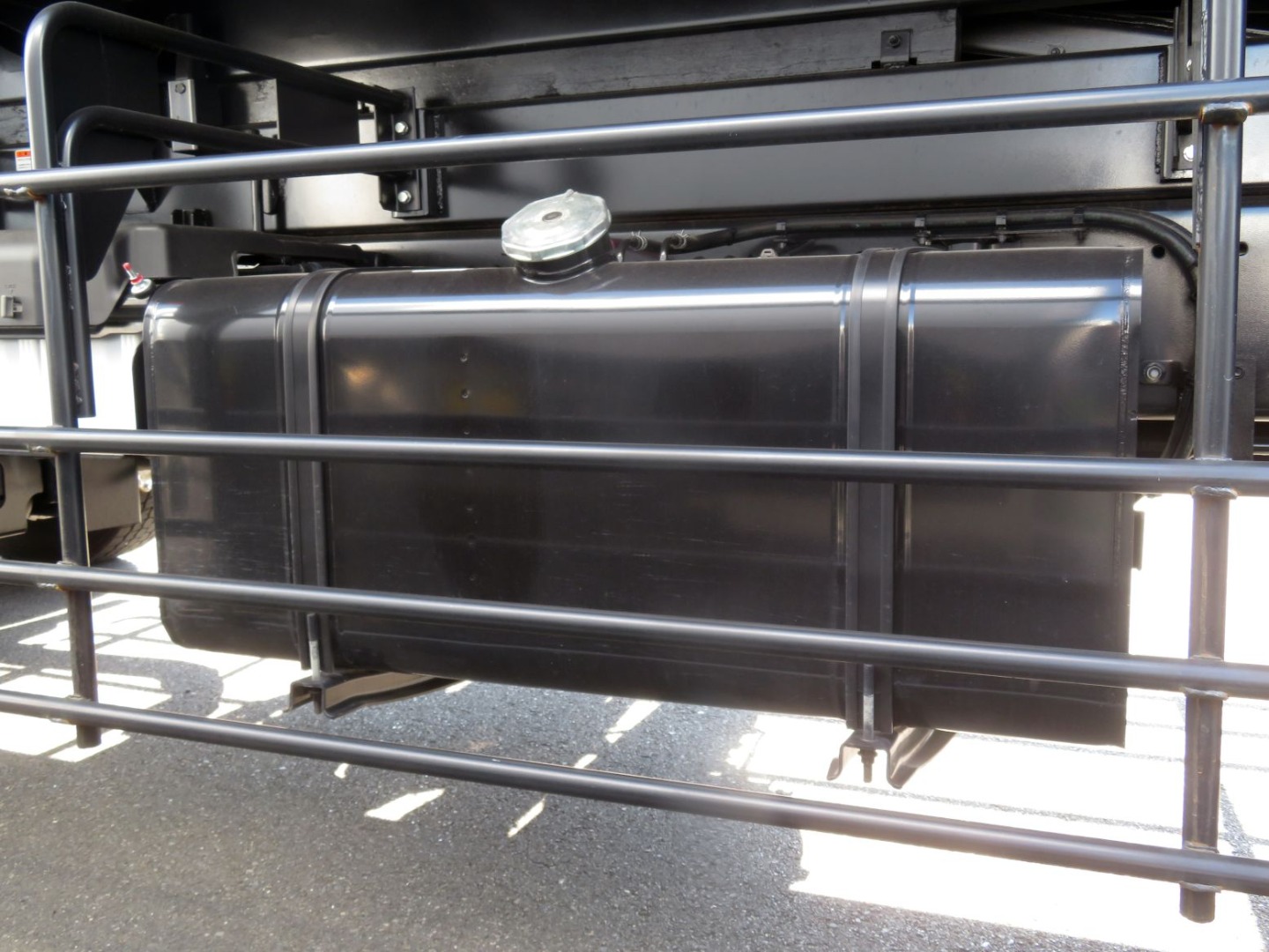 燃料タンクは300Lです。|日野 プロフィア 2DG-FS1AHEの写真20