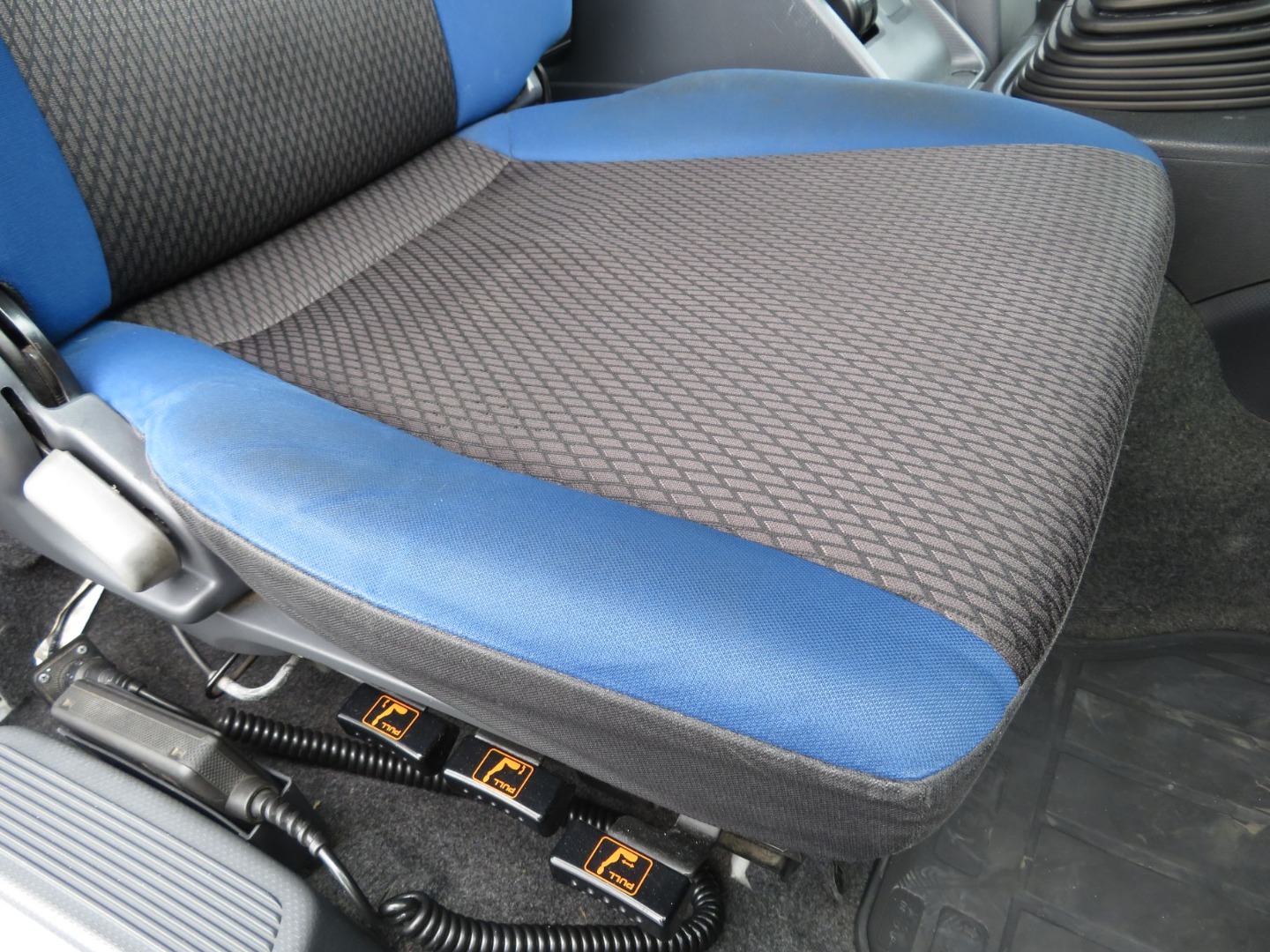 運転席座面の状態です。|いすゞ ギガ 2PG-CYJ77Cの写真34