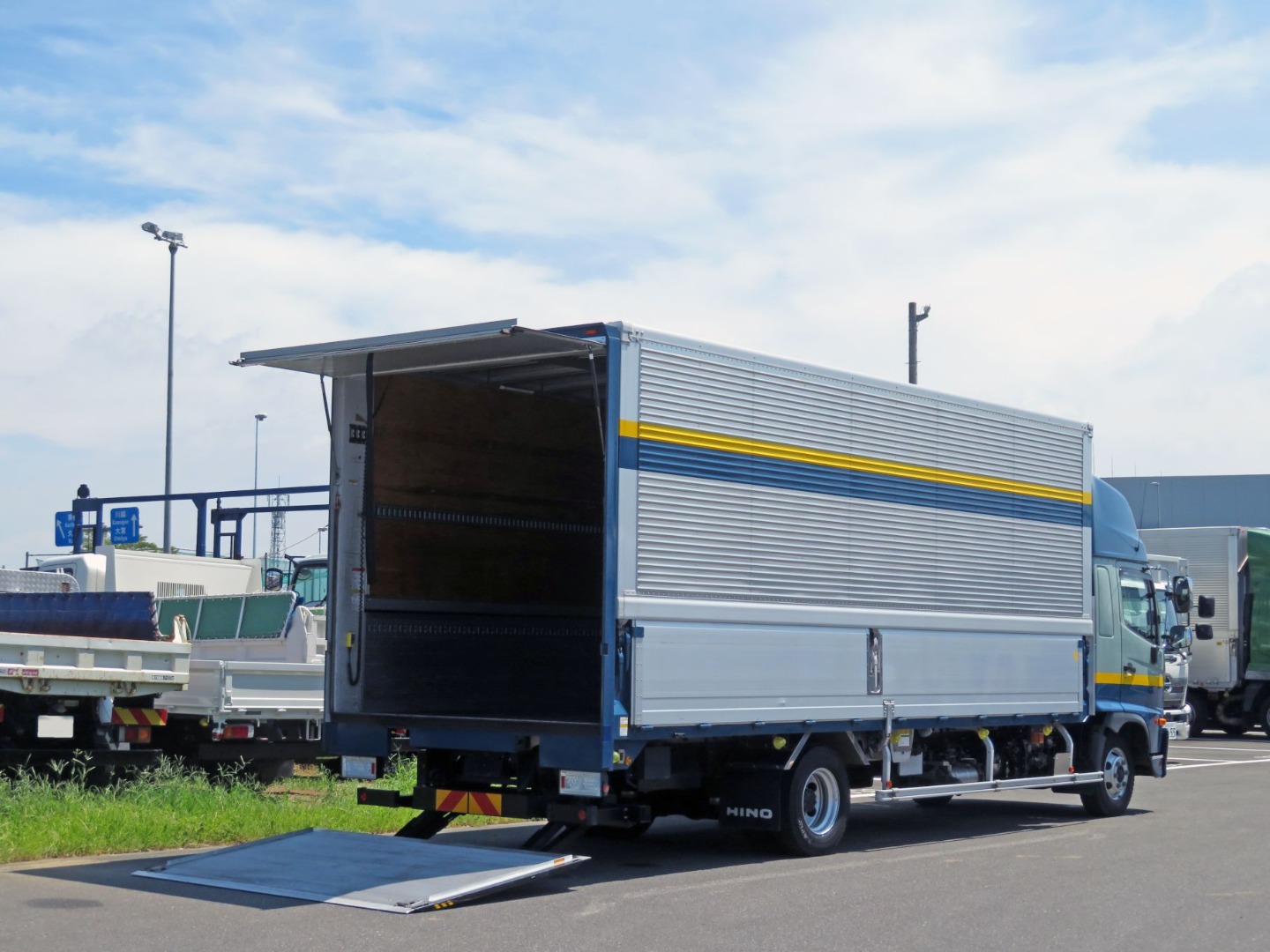 日野 レンジャー 2KG-FD2ABG(2WD)の写真4