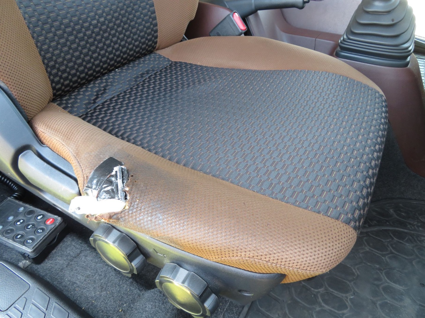 運転席座面の状態です。|日野 レンジャー 2KG-FD2ABG(2WD)の写真35