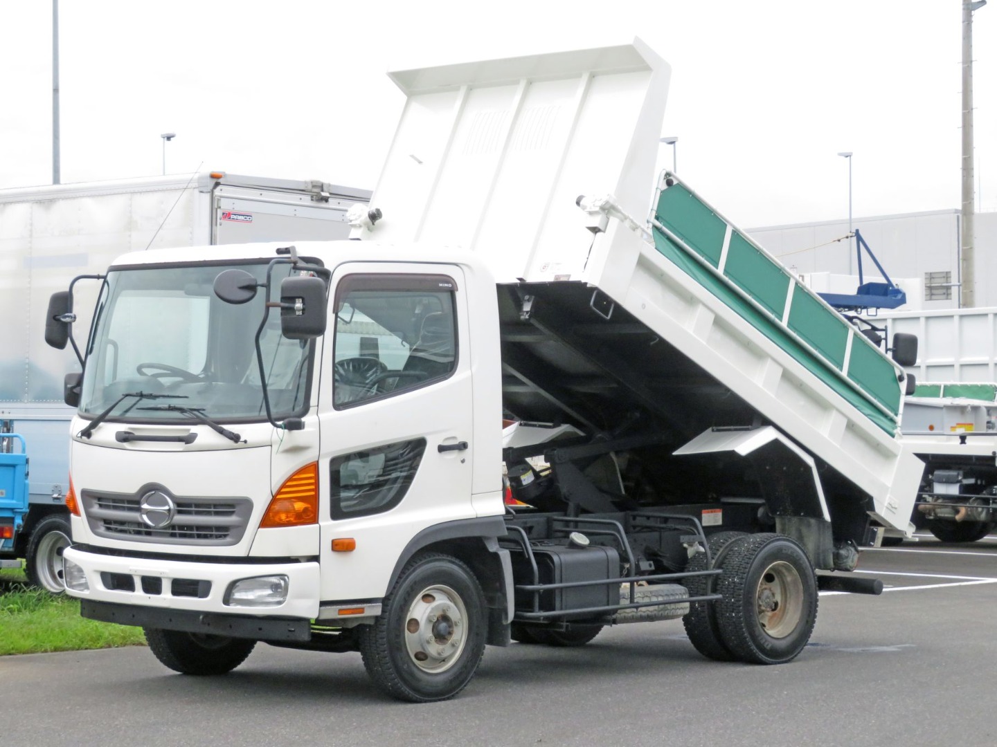 日野 レンジャー TKG-FC9JCAP(2WD)の写真1