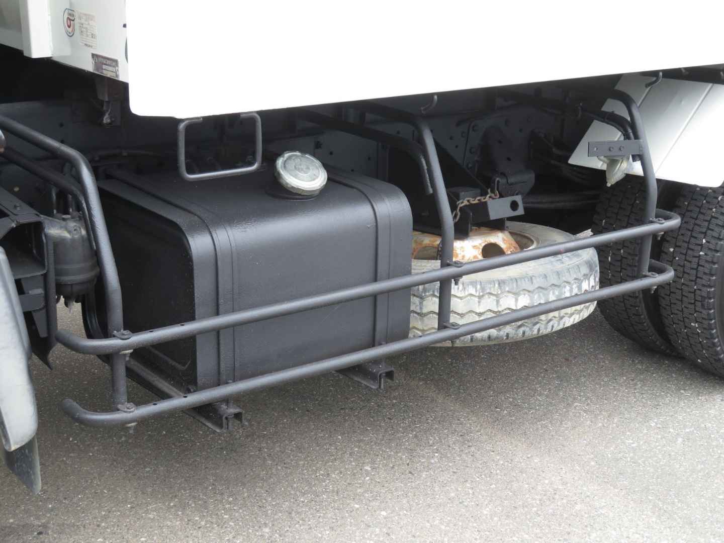 サイドバンパーは仕上げられています。|日野 レンジャー TKG-FC9JCAP(2WD)の写真18