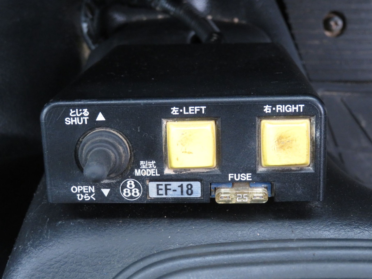 コボレーンの操作スイッチです。|日野 レンジャー TKG-FC9JCAP(2WD)の写真24