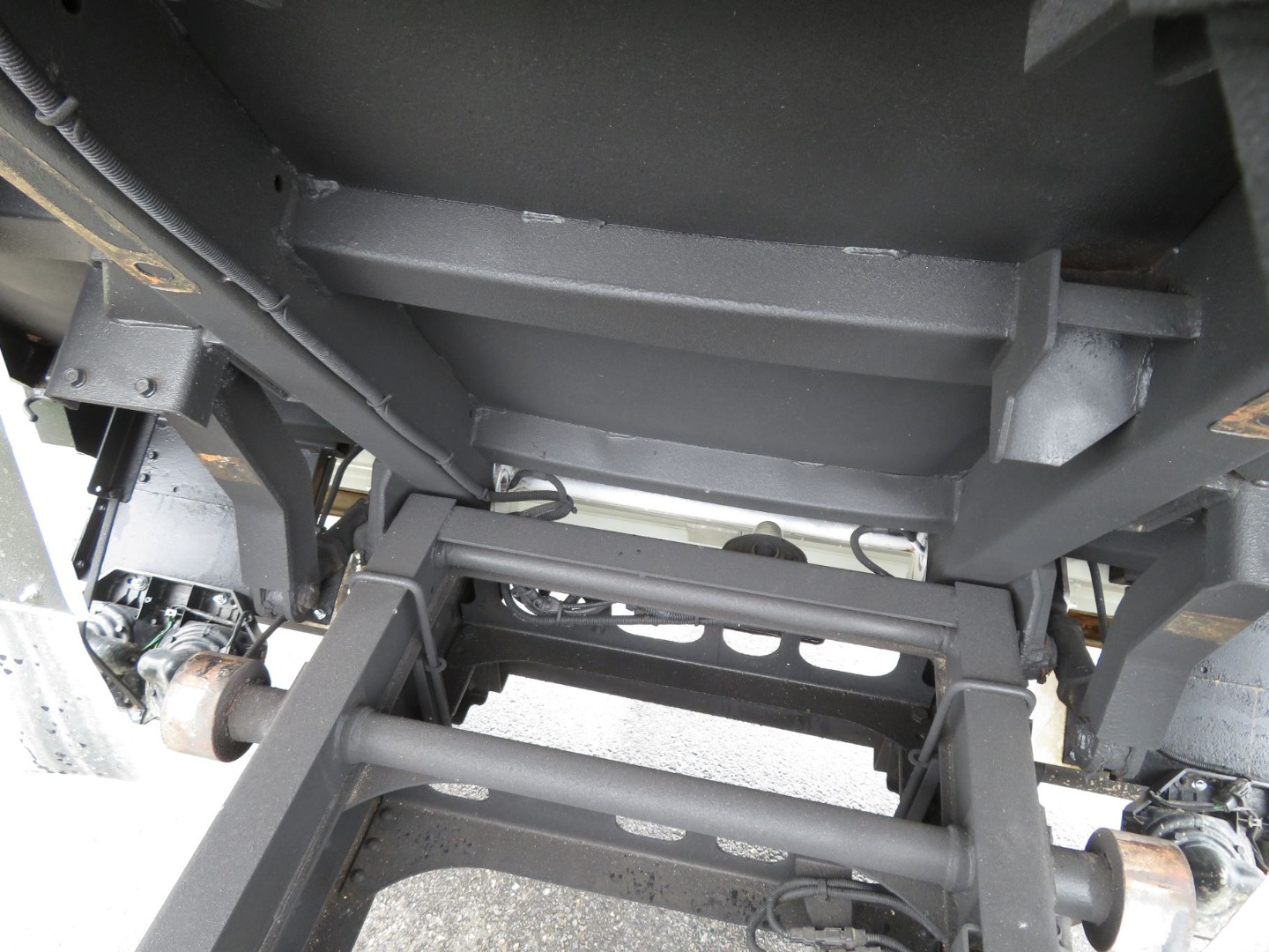 横ネタ各所にヘコミ・曲がりがあります。|日野 レンジャー TKG-FC9JCAP(2WD)の写真46