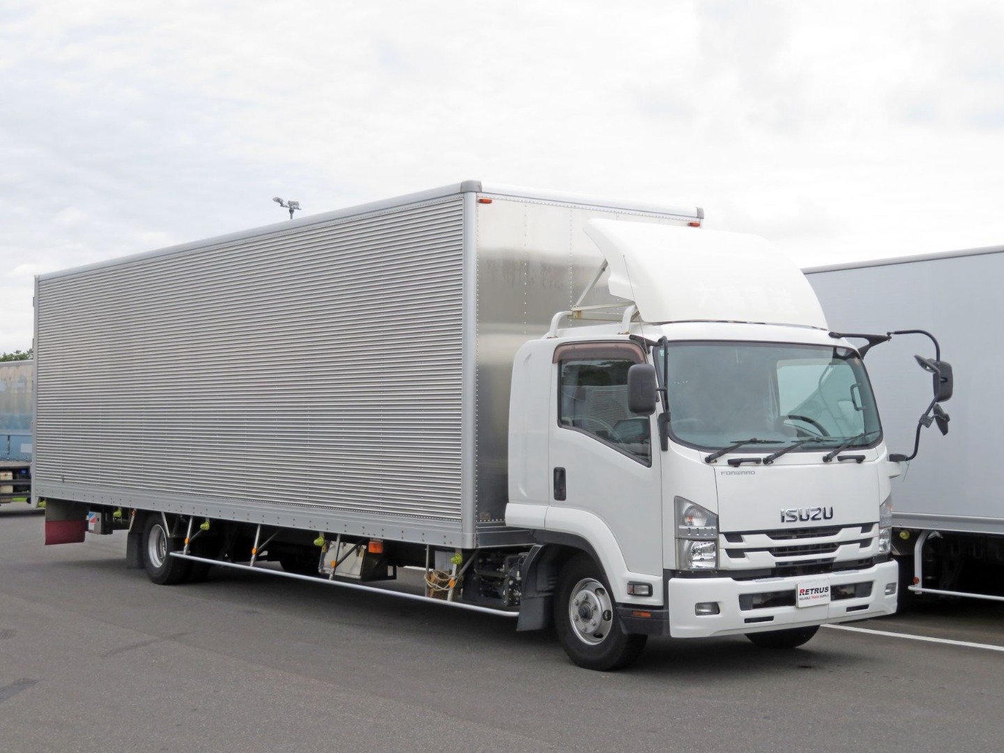いすゞ フォワード TKG-FRR90T2(2WD)の写真2