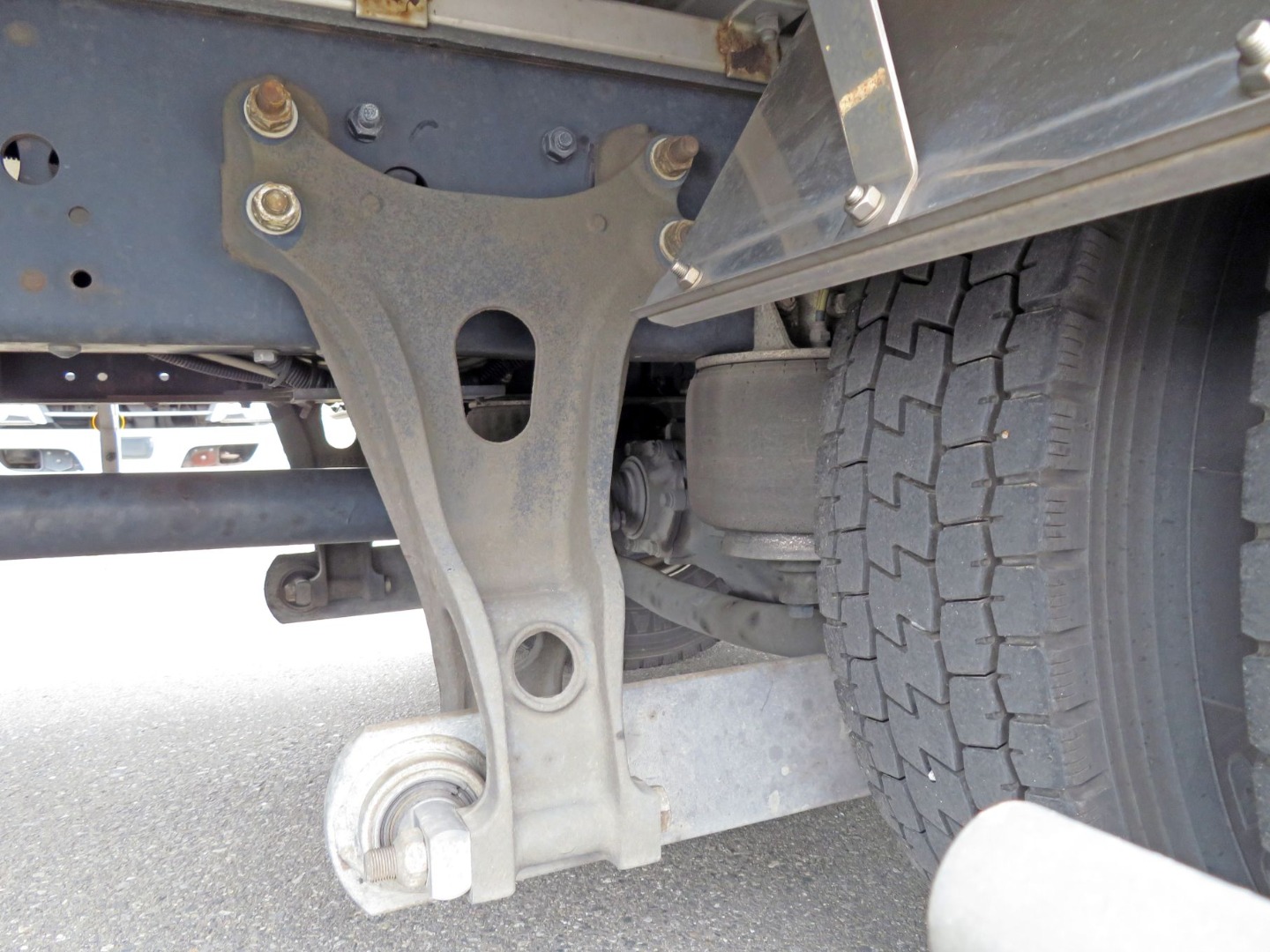 エアサスです。|いすゞ フォワード TKG-FRR90T2(2WD)の写真5