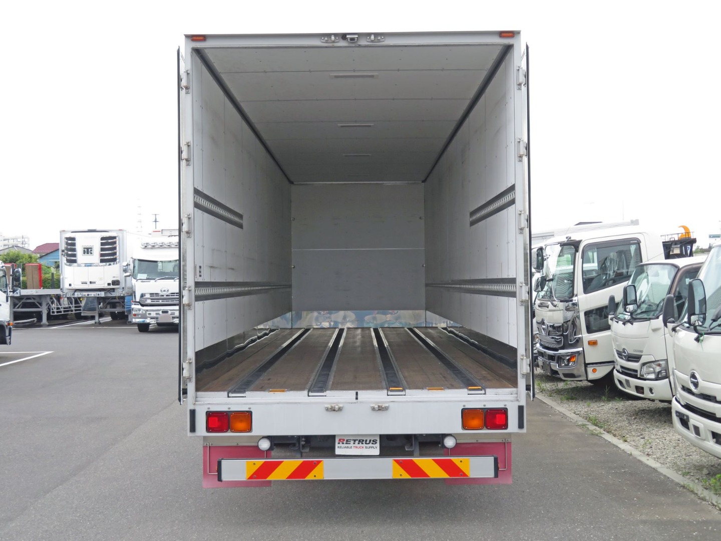 いすゞ フォワード TKG-FRR90T2(2WD)の写真8
