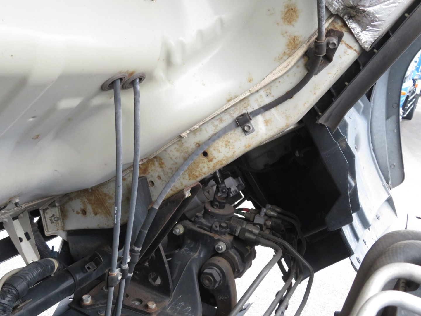 キャブ底面の状態です。|いすゞ フォワード TKG-FRR90T2(2WD)の写真32