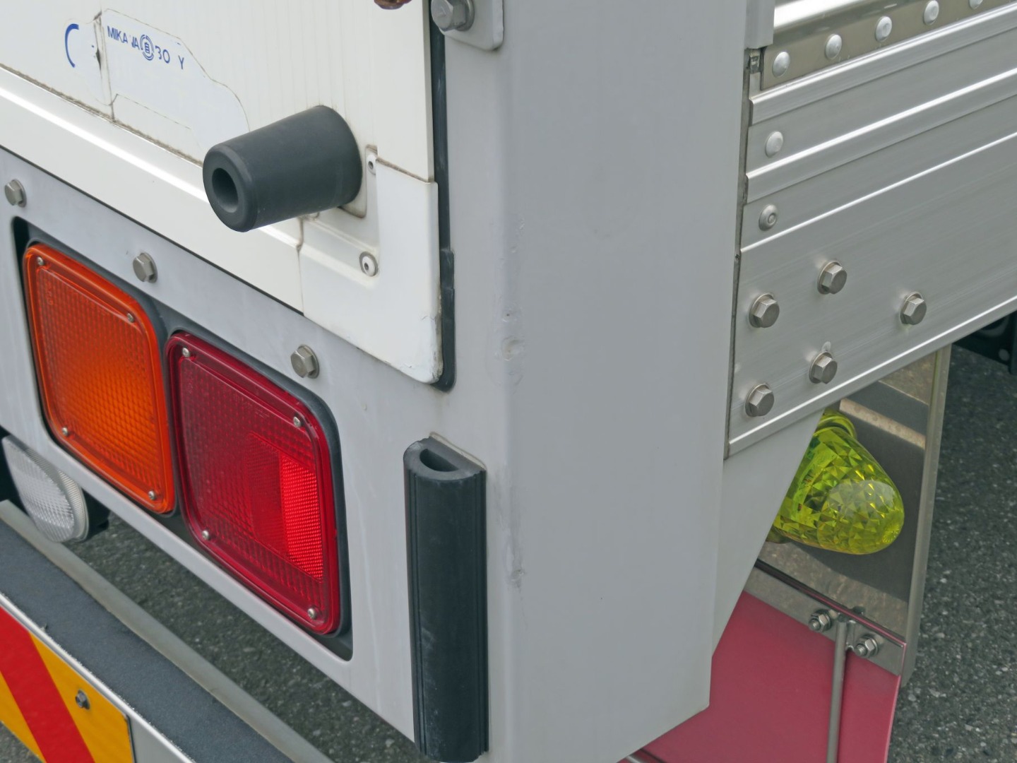 門口ポスト運転席側にキズがあります。|いすゞ フォワード TKG-FRR90T2(2WD)の写真38
