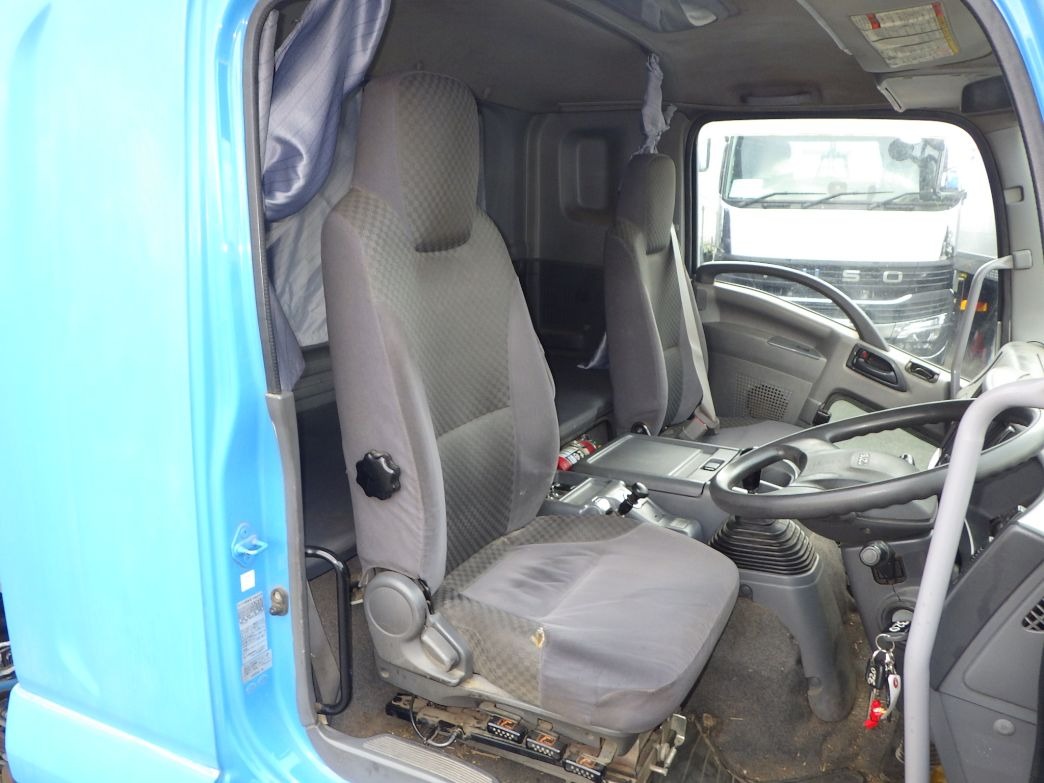乗車定員は2名です。|いすゞ フォワード LPG-FTR90S2の写真6