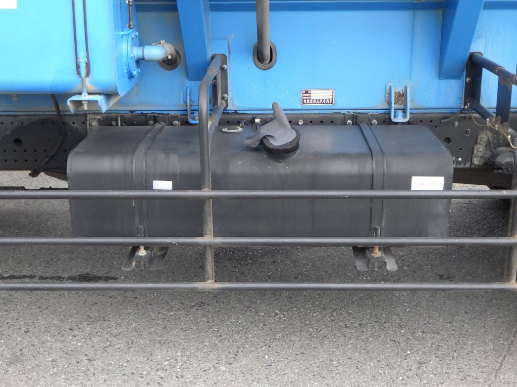 燃料タンクは200Lです。|いすゞ フォワード LPG-FTR90S2の写真16
