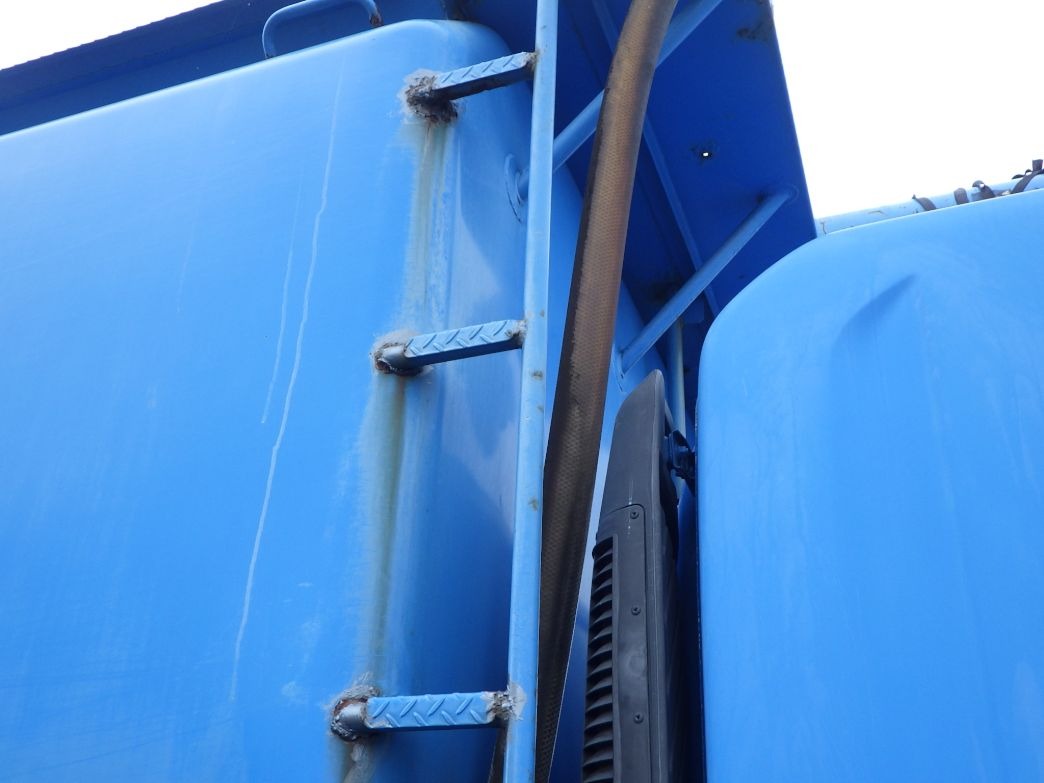 ハシゴにサビがあります。|いすゞ フォワード LPG-FTR90S2の写真31