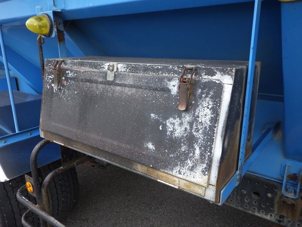 工具箱に塗装の剝がれがあります。|いすゞ フォワード LPG-FTR90S2の写真33