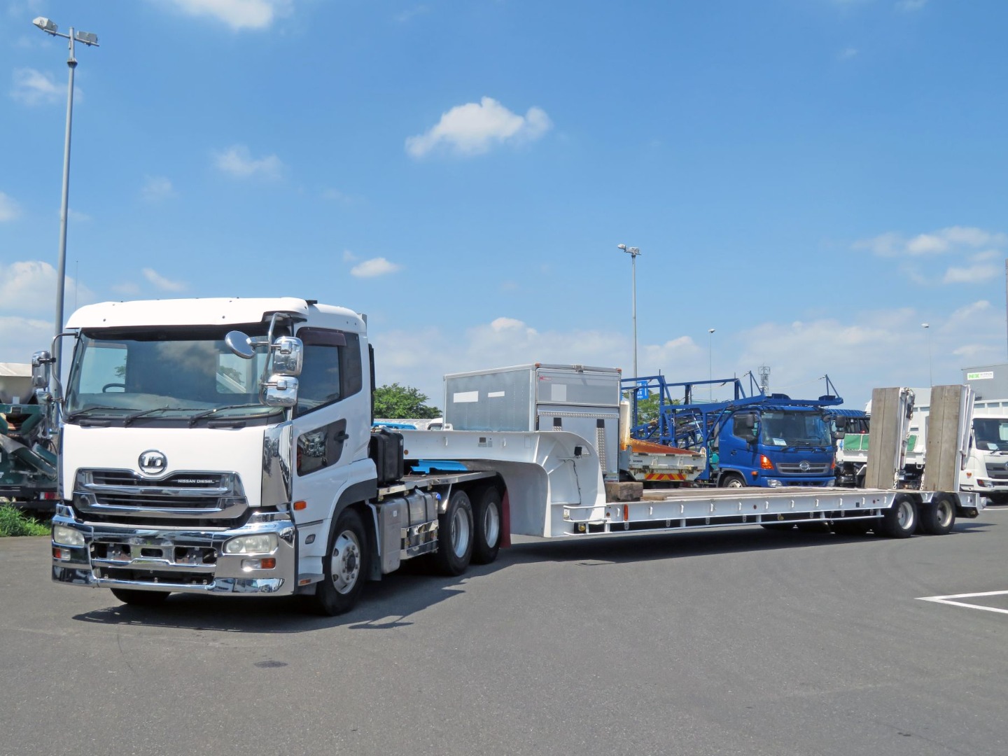 当該車輛はR124451(トレーラ重機用)とセット販売です。|UDトラックス クオン ADG-GW4XLGの写真1