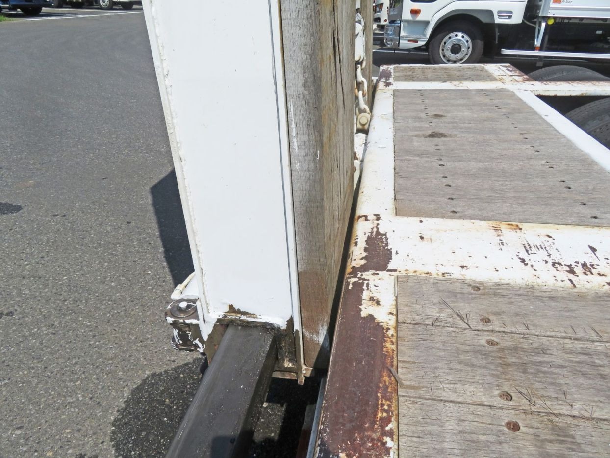 自動歩みを格納した際に隙間が空きます。(この位置より前に歩み動きません)|東急 TL50J9T2Sの写真35