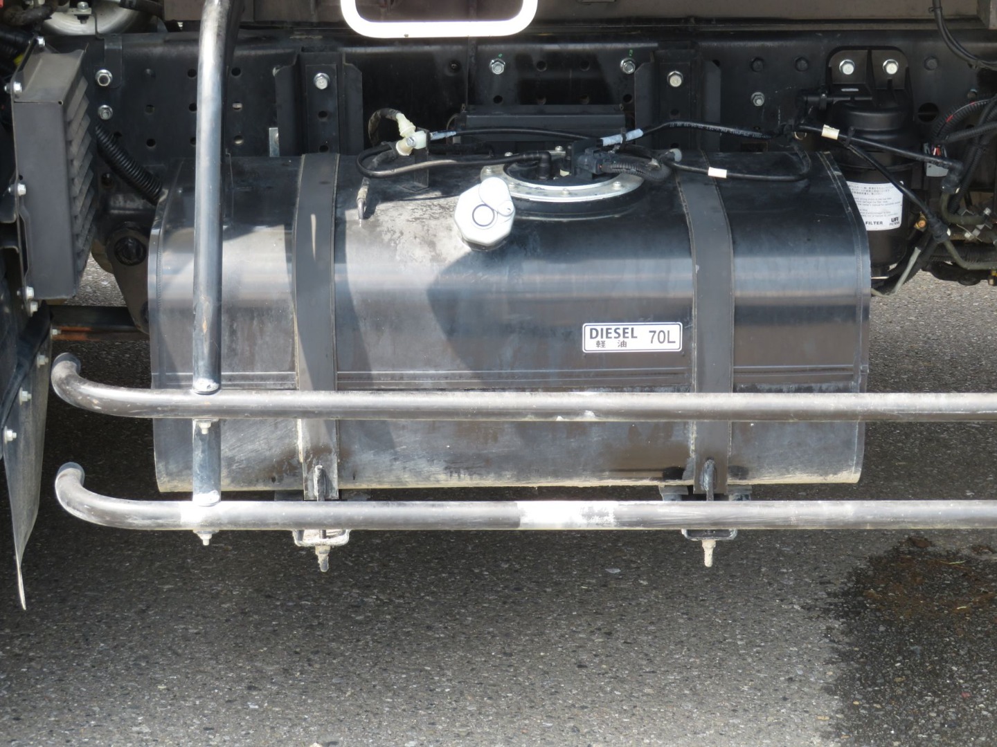 燃料タンクは70Lです。|三菱 キャンター 2PG-FEBM0(2WD)の写真21