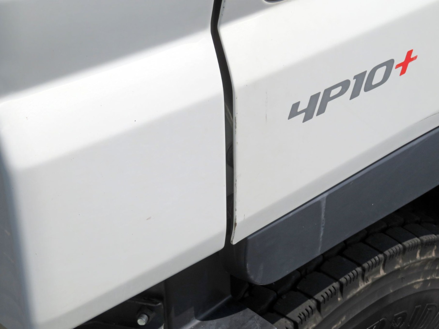 運転席ドアの端にキズがあります。|三菱 キャンター 2PG-FEBM0(2WD)の写真37