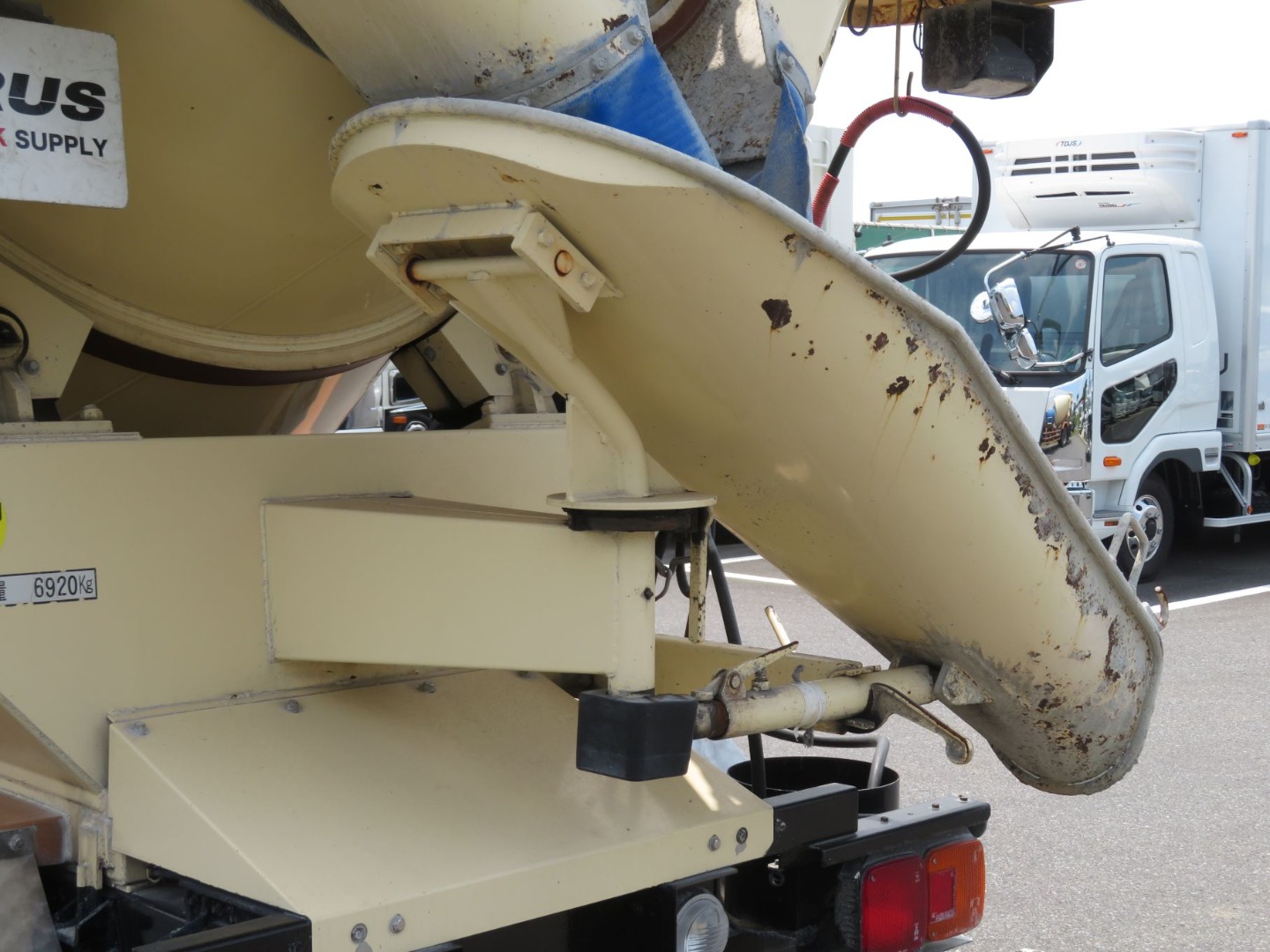 シューターは手動式です。|日野 レンジャー LKG-FJ7JDAAの写真12