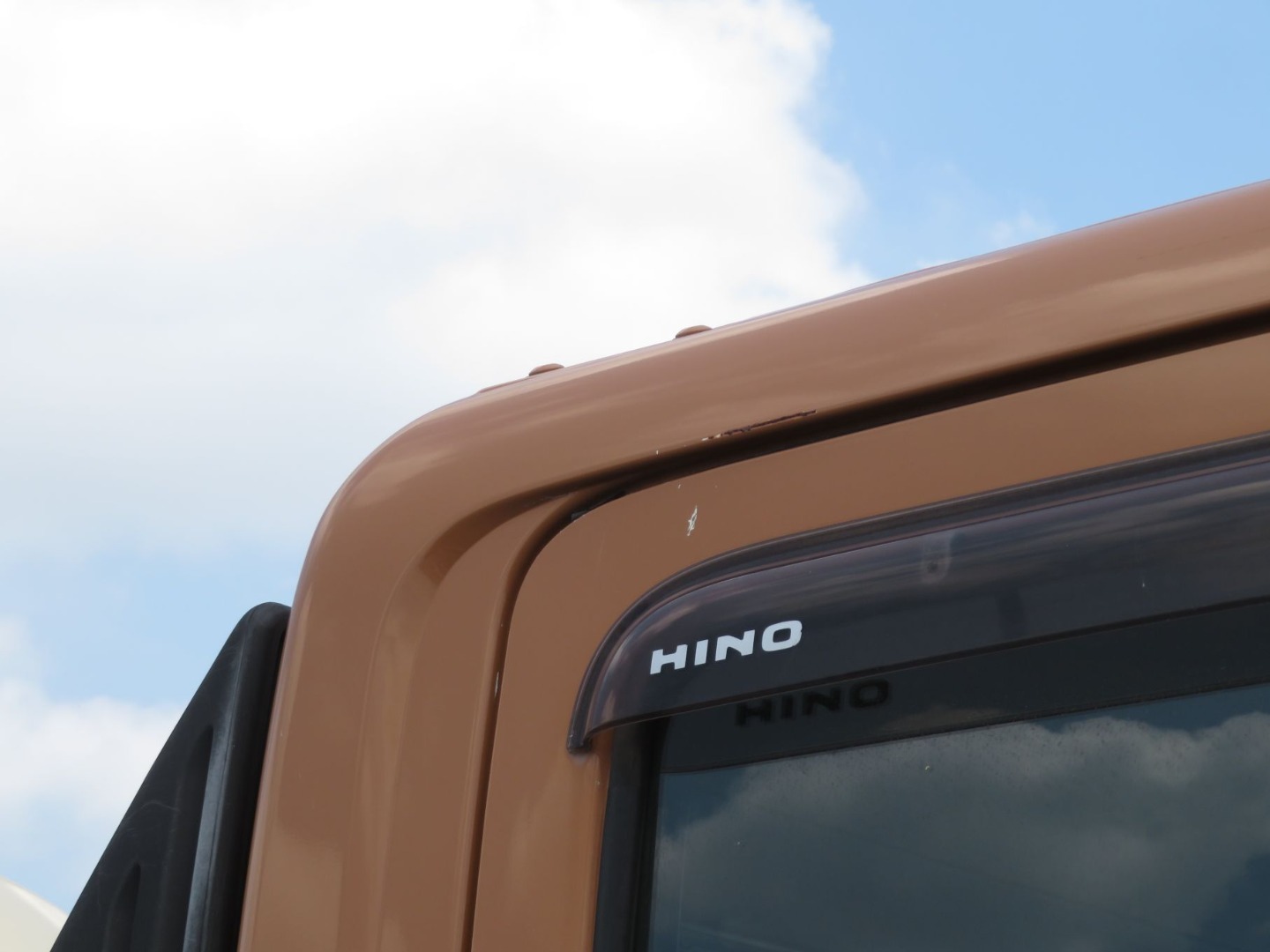 ルーフ運転席の側面にキズ・サビがあります。|日野 レンジャー LKG-FJ7JDAAの写真36