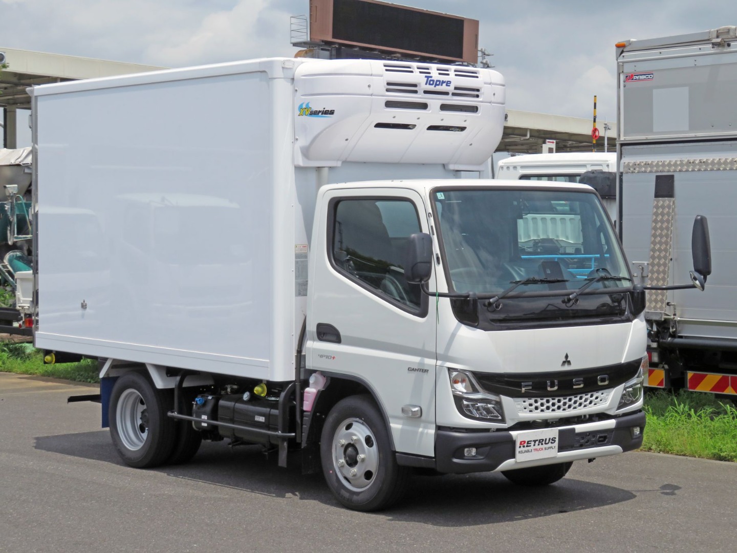 三菱 キャンター 2RG-FBAV0(2WD)の写真2