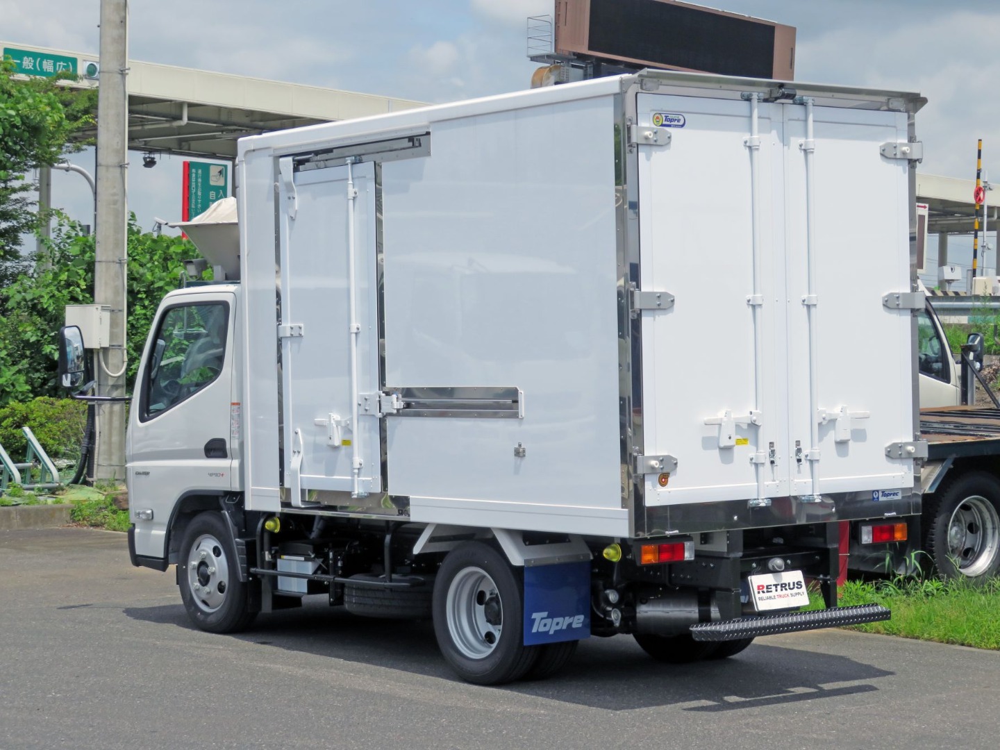 三菱 キャンター 2RG-FBAV0(2WD)の写真3