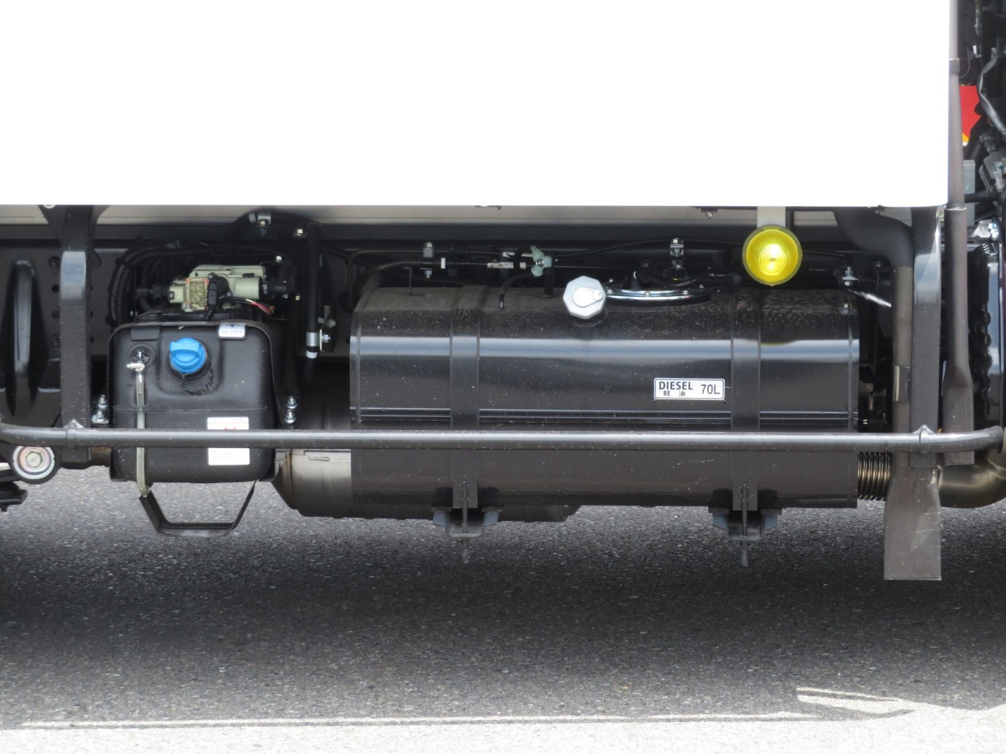 燃料タンクは70Lです。|三菱 キャンター 2RG-FBAV0(2WD)の写真12