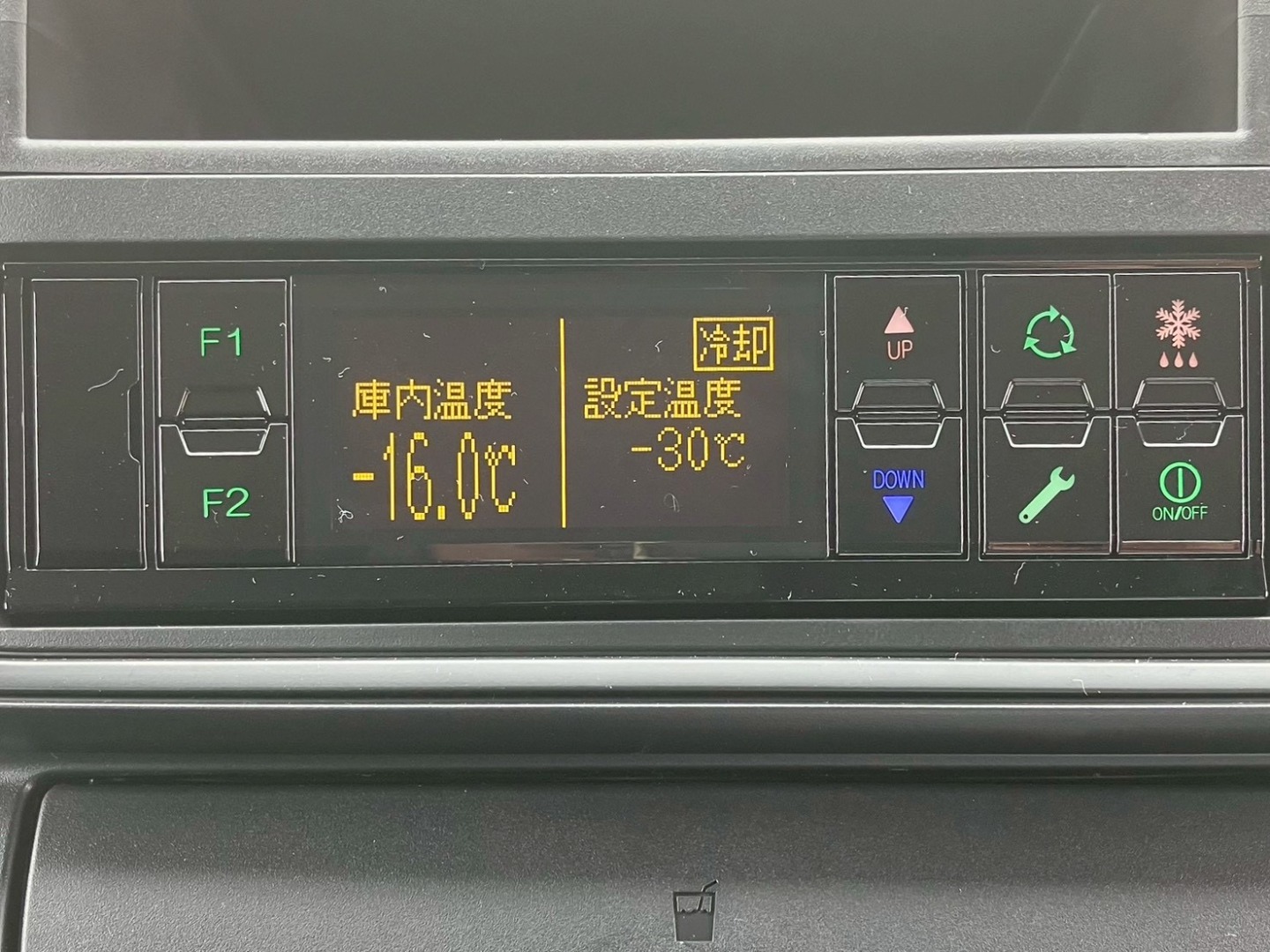 冷凍機は‐30℃設定で、冷凍機テストでは28.5℃スタート1Hで-16.0℃確認済みです。|三菱 キャンター 2RG-FBAV0(2WD)の写真13
