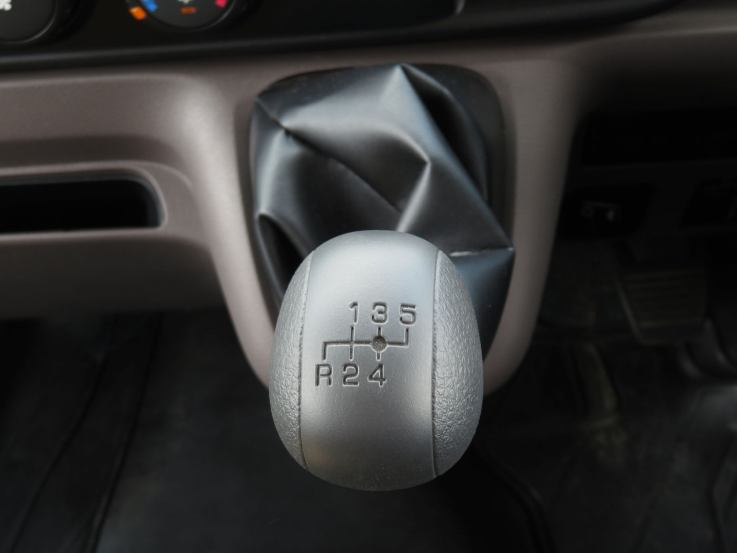 三菱 キャンター 2RG-FBAV0(2WD)の写真17