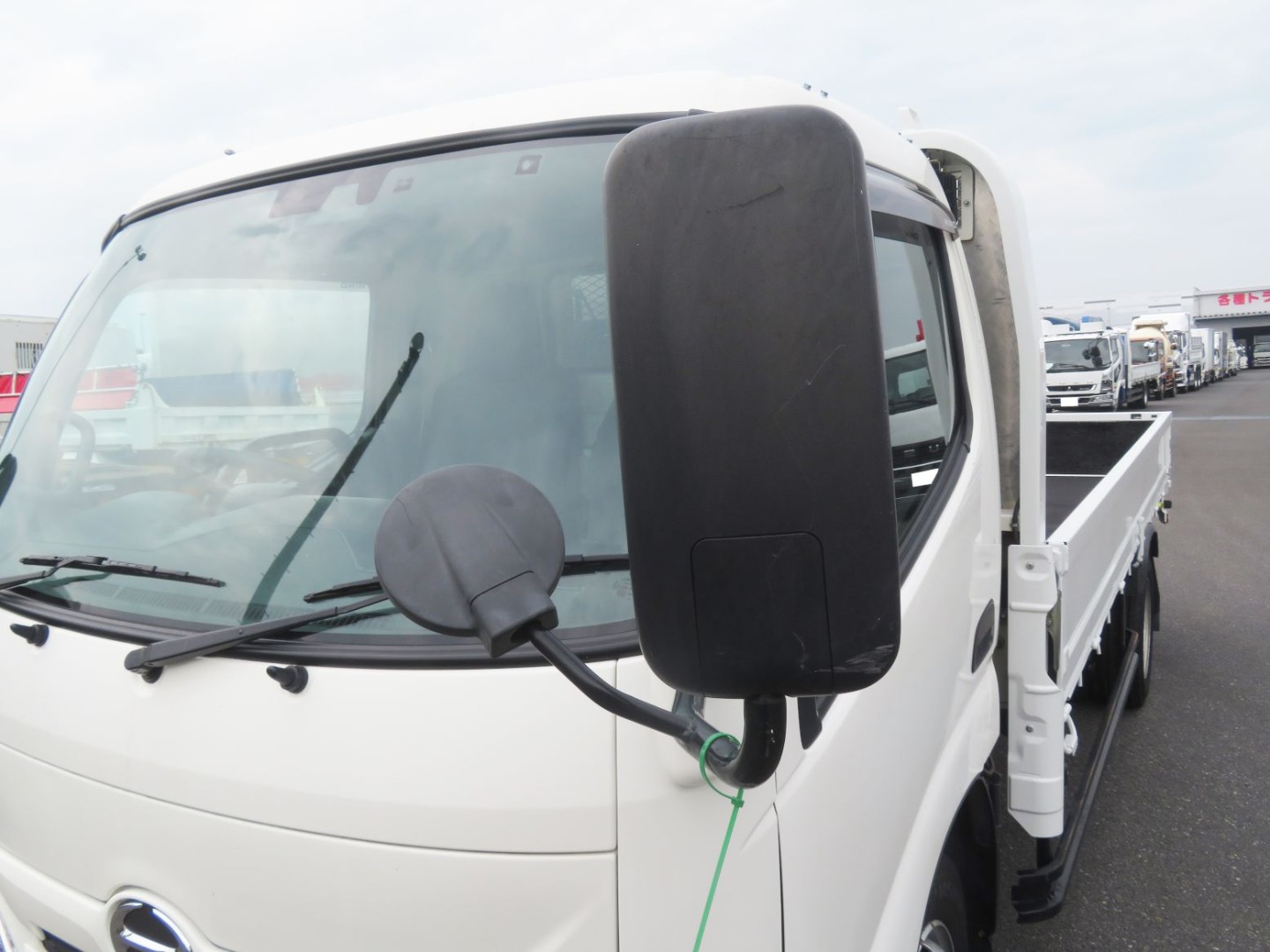 ミラーカバーにキズがあります。|日野 デュトロ 2RG-XZU655M(2WD)の写真14