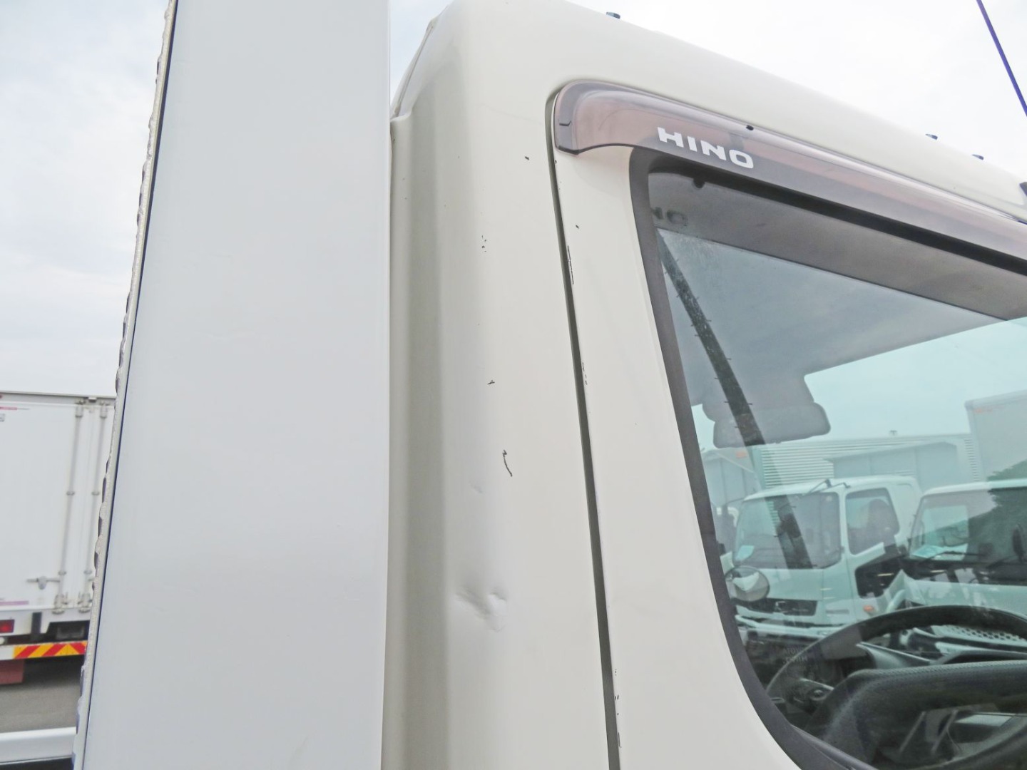 運転席側クォーターパネルにキズ・ヘコミがあります。|日野 デュトロ 2RG-XZU655M(2WD)の写真20