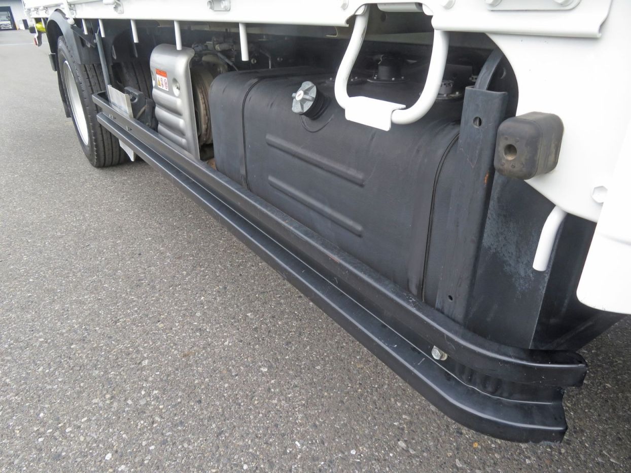 運転席側サイドバンパーに細かいキズ・軽いサビがあります。|日野 デュトロ 2RG-XZU655M(2WD)の写真25