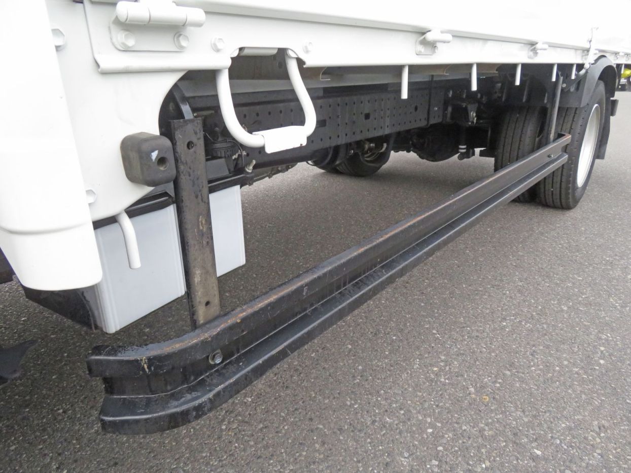 助手席側サイドバンパー及びステー各所にサビ・キズがあります。|日野 デュトロ 2RG-XZU655M(2WD)の写真34
