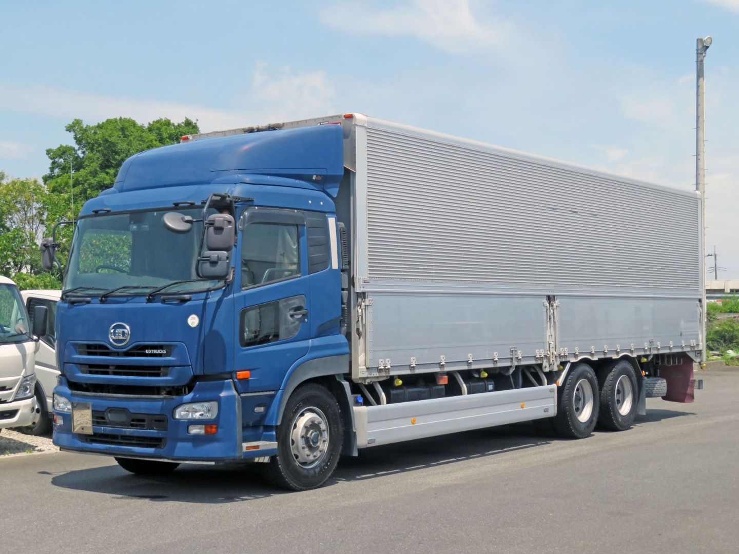 UDトラックス クオン QPG-CD5ZAの写真1
