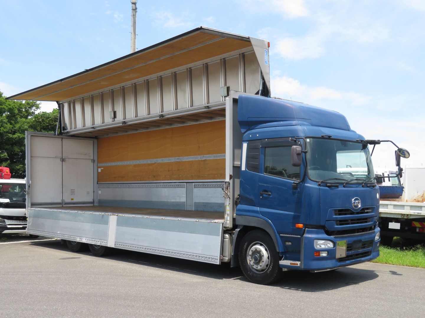 UDトラックス クオン QPG-CD5ZAの写真2