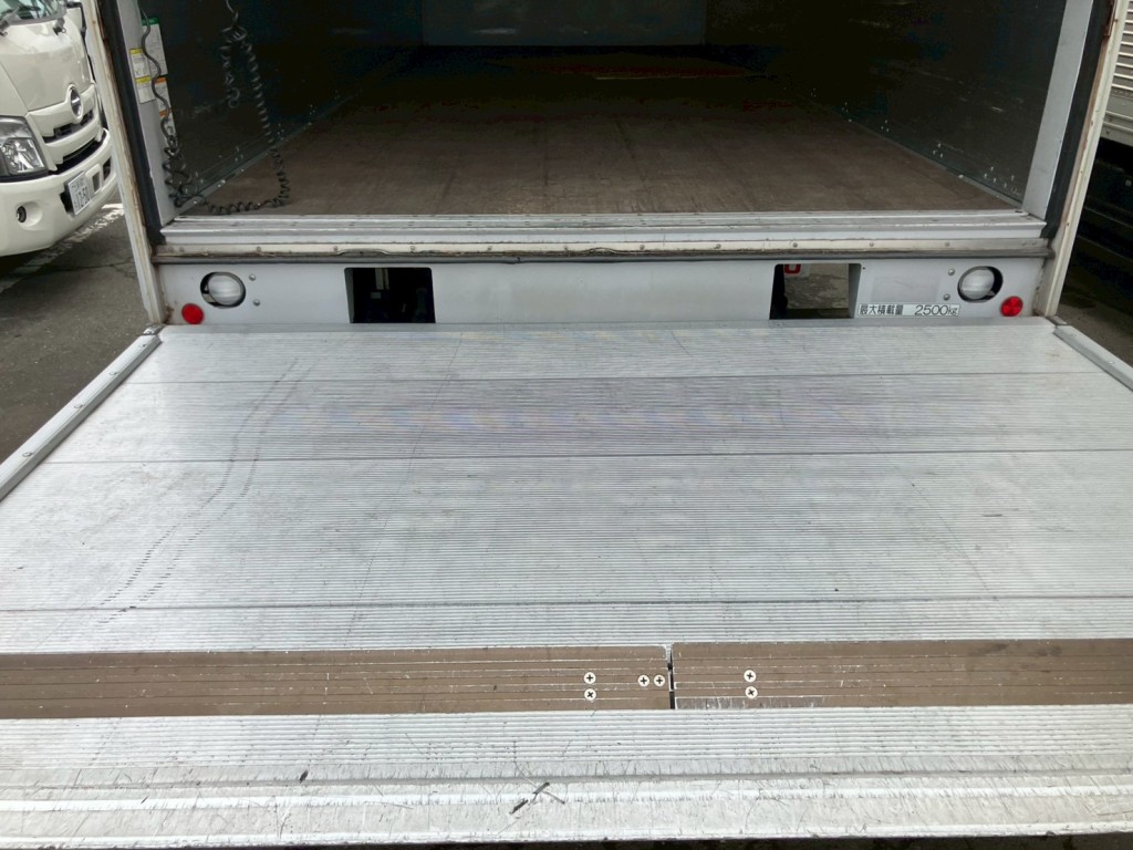 いすゞ フォワード TKG-FRR90T2(2WD)の写真13