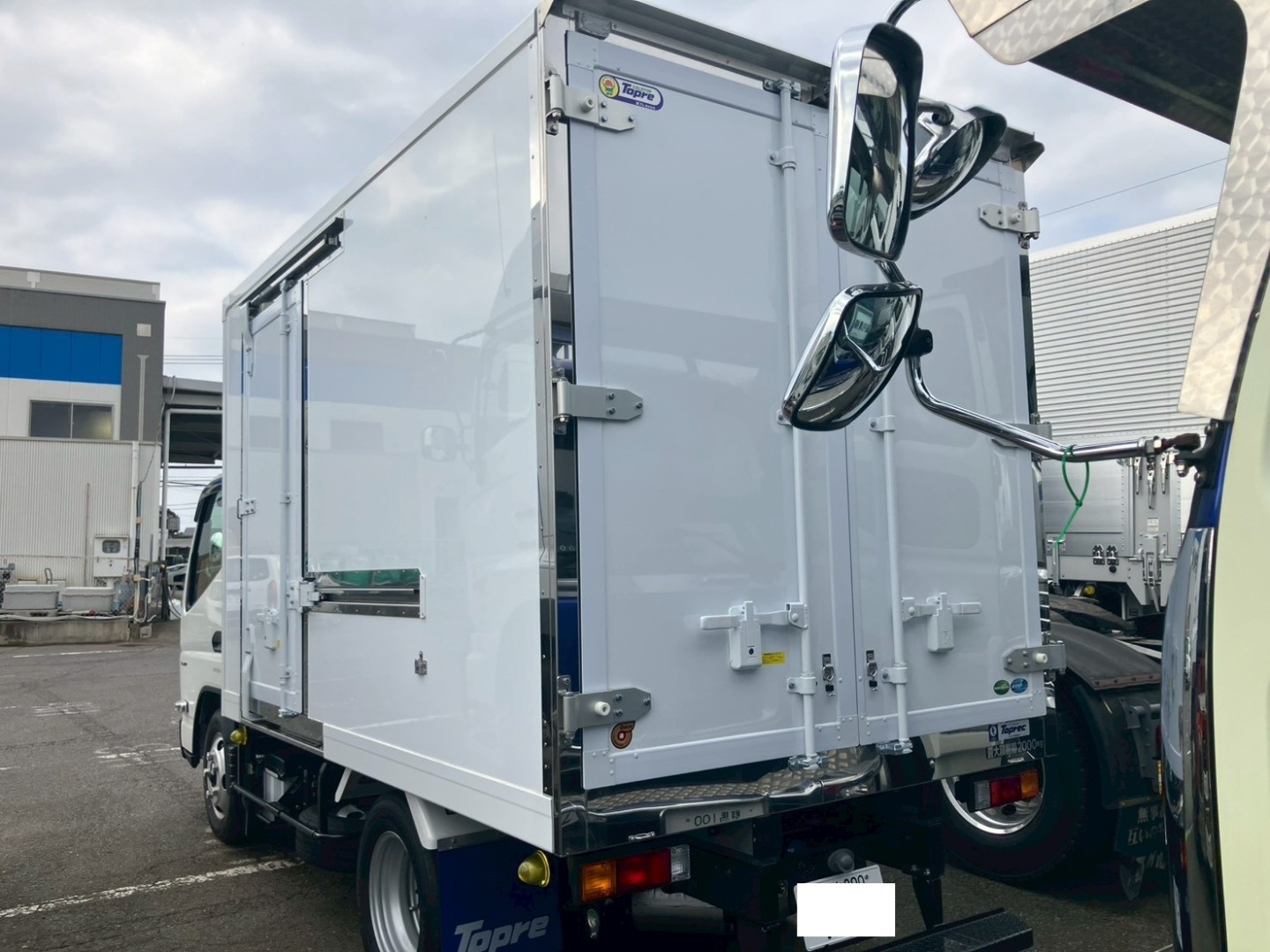三菱 キャンター 2RG-FBAV0(2WD)の写真3