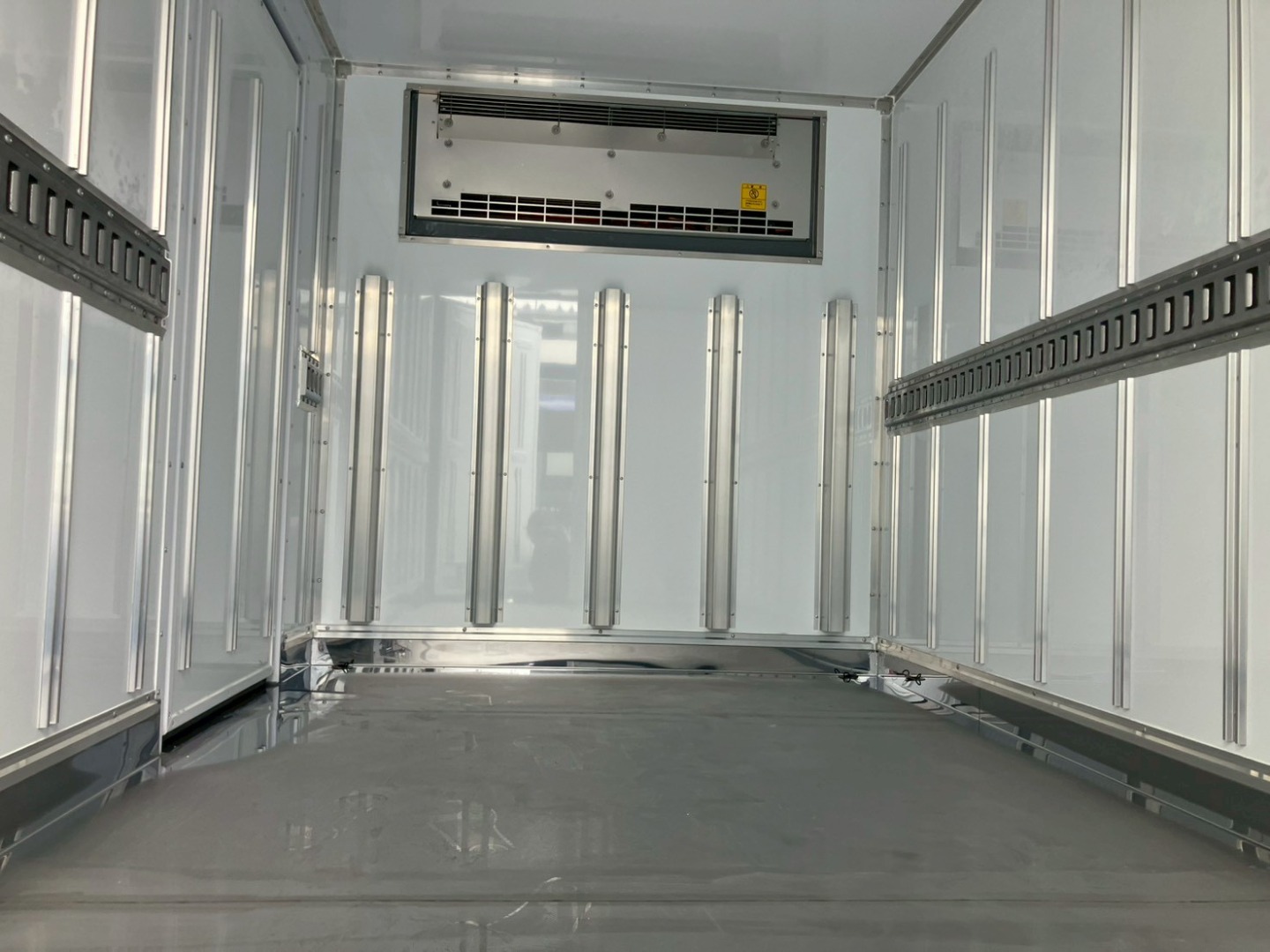 三菱 キャンター 2RG-FBAV0(2WD)の写真7