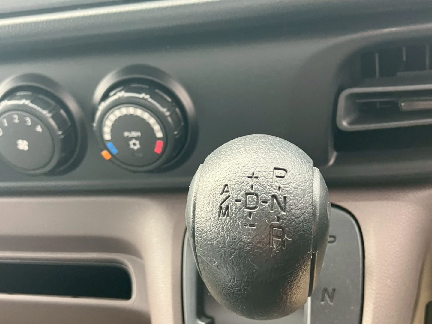 三菱 キャンター 2RG-FBAV0(2WD)の写真9